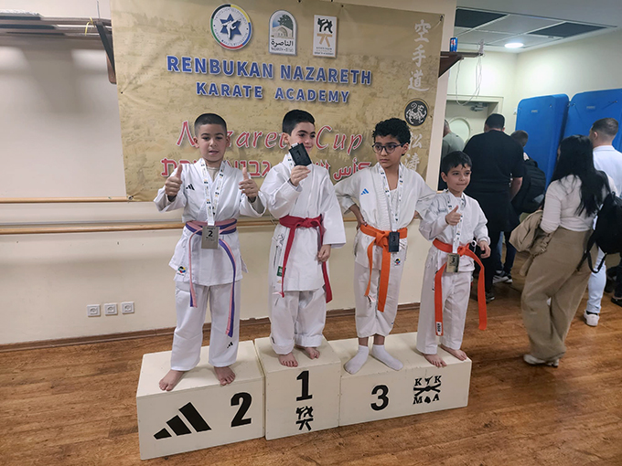 مدرسة حسني عرار للكراتيه وفنون القتال تتألق في بطولة كأس الناصرة القطرية 2025